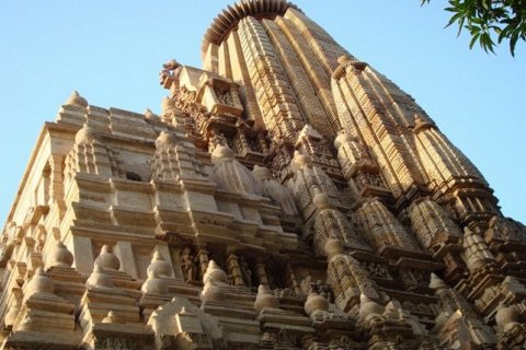 Храм Адхинатха – жемчужина джайнской архитектуры