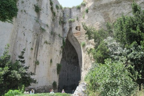 Пещера Ухо Дионисия: акустический феномен с мрачной историей