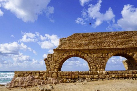 Акведук Адриана в Кесарии