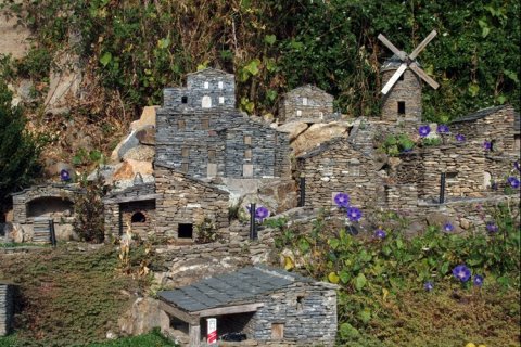 Миниатюрная деревня Карриолу