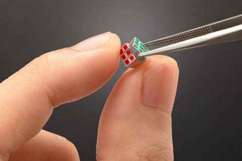 Самый маленький в мире кубик Рубика стоит более $5000