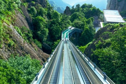 Эскалаторы для лёгкого подъёма на гору в Китае