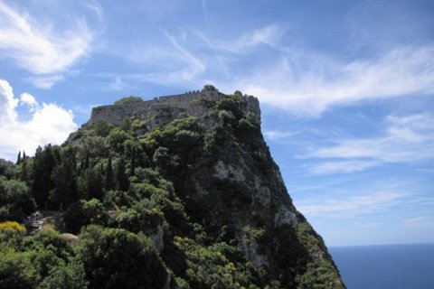 Ангелокастро — хранитель Корфу на вершине скалы