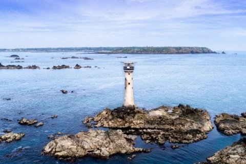 Маяк Ле Ануа: морской символ Гернси