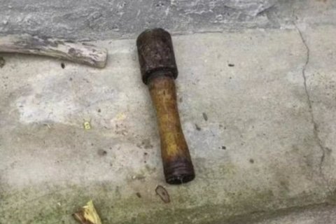 Женщина 20 лет использовала ручную гранату как молоток