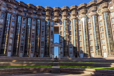 Пространства Абраксас: дворец из антиутопии