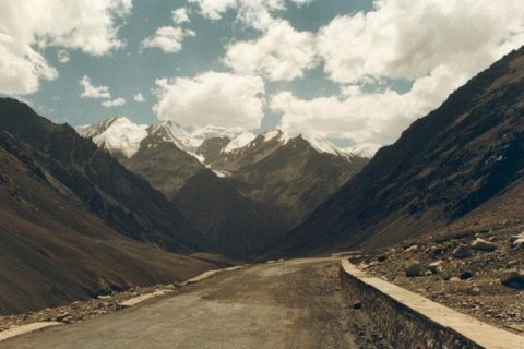 Каракорумское шоссе: опасный путь в облаках