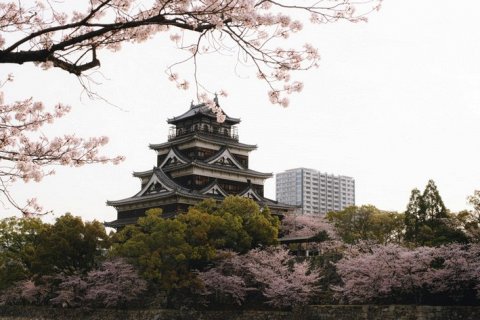 История замка Хиросимы: от самураев до символа мира