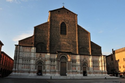 Базилика Сан-Петронио: тайны величайшего храма Болоньи