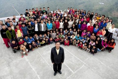 Самая большая семья в мире — 199 человек под одной крышей