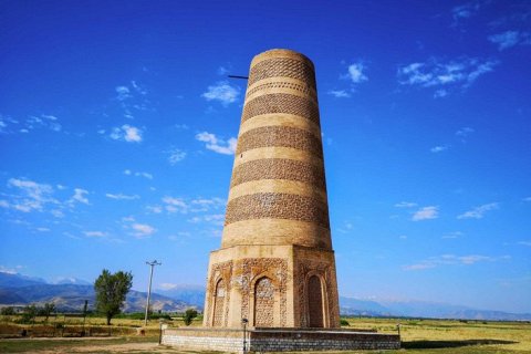 Башня Буран — молчаливый свидетель Баласагуна