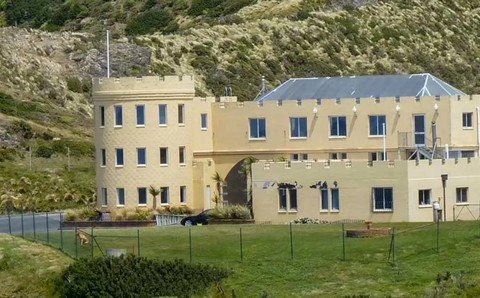 Замок на холме Хокинса