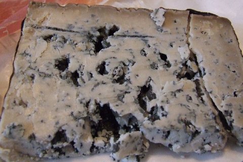 Голубая плесень за золото: история самого дорогого сыра