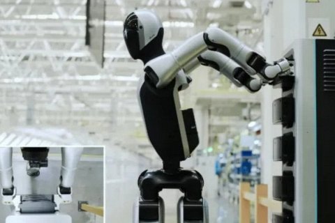 Автономный двуногий робот работает круглосуточно и сам меняет батареи