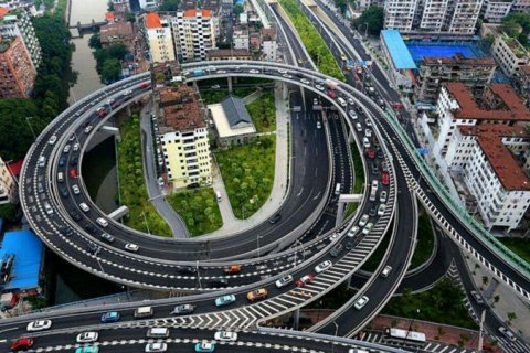 Жилой дом среди развязки: феномен под номером 28