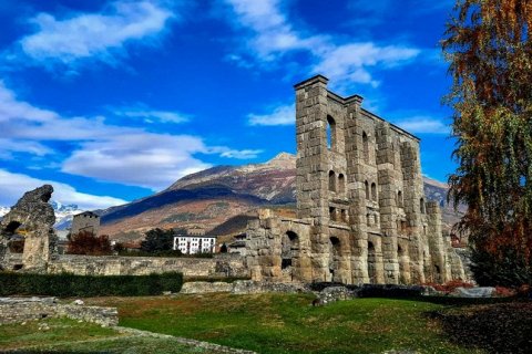 Римский театр в Аосте: древнее наследие в сердце Альп