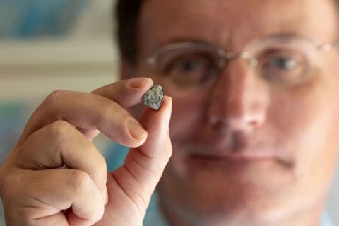 Метеорит старше Земли упал на дом в Атланте