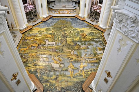 Церковь Сан Микеле и её уникальный мозаичный пол