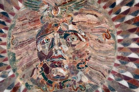 Медуза в мраморе: мозаика из одеона Кибиры