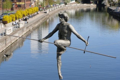 Ежи Кендзёра: как искусство бросает вызов гравитации