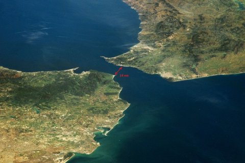 Почему до сих пор нет моста между Европой и Африкой?