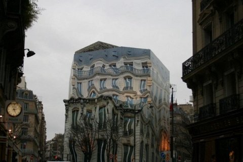 Тающее здание на авеню Жоржа V: как реставрация превратилась в уличную иллюзию