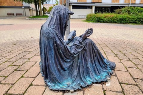 Девочка со спичками: современная интерпретация классической сказки