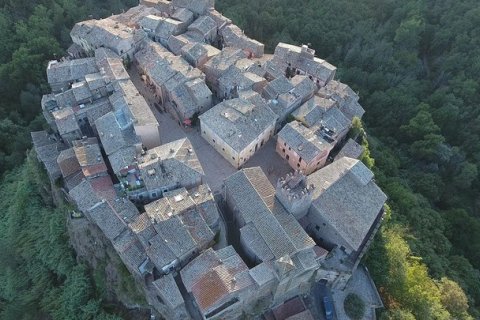 Кальката - древняя крепость, ставшая убежищем для художников