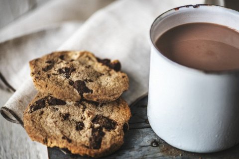 Как какао защищает сосуды во время длительного сидения