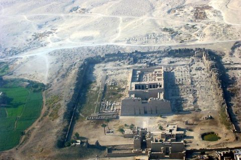 Храм Мединет-Абу в Египте