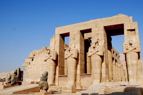 Храм Рамессеум в Египте 