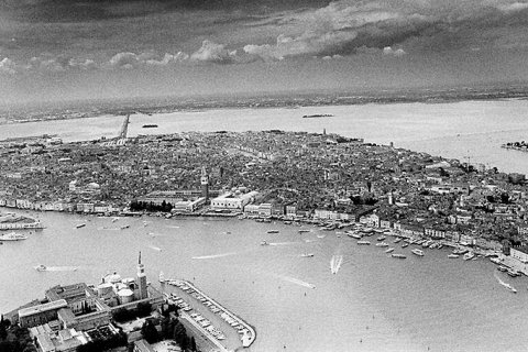 Черно-белые фото Венеции