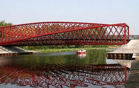 Извивающийся мост в Нидерландах