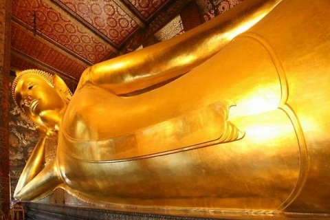 Монастырь Ват Пхо и статуя лежащего Будды