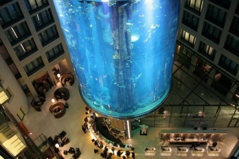 Отель AquaDom и крупнейший в мире аквариум-цилиндр