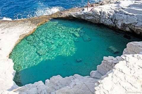 Лагуна Гиола в Греции. Природный бассейн