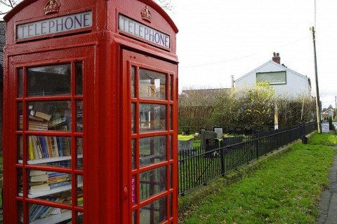 Красные телефонные будки Британии