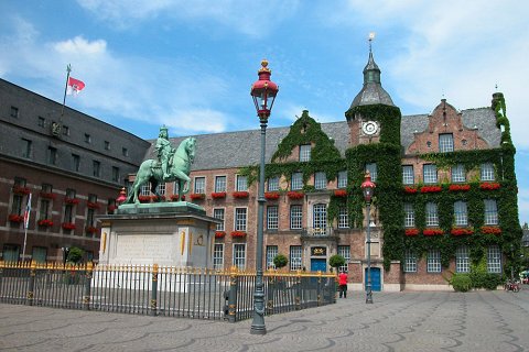 Рыночная площадь Марктплац в Дюссельдорфе