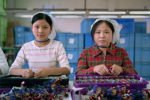 Китайские рабочие и игрушки