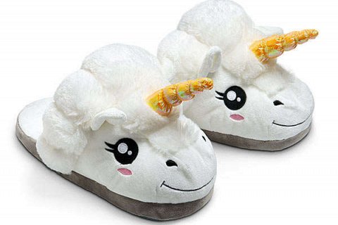 Тапочки-единороги: забавный и уютный аксессуар для дома