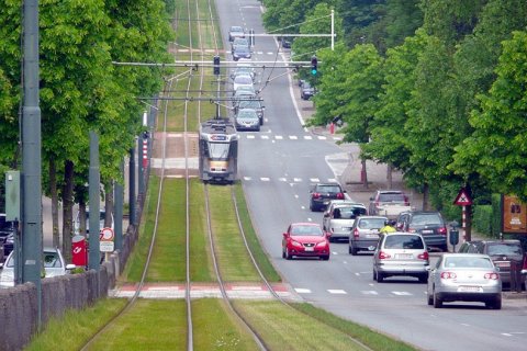 Трава на трамвайных путях в Европе