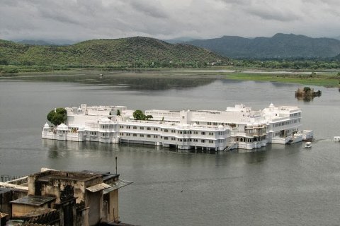 Плавающий дворец Озера в Удайпуре