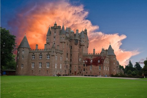 Замок Глэмис в Шотландии