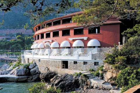 Уникальный отель Monte-Carlo Beach