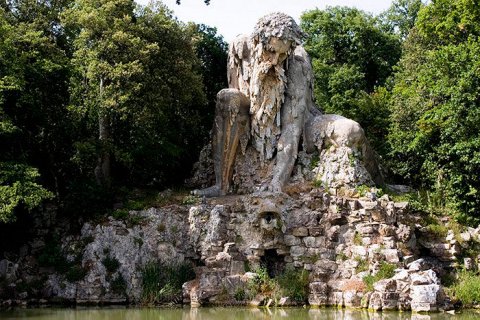 Экзотические скульптуры в Тоскане