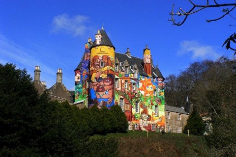 Старинный замок Келбурн и яркие граффити