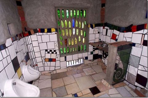 Общественный туалет Кавакава от Хундертвассера