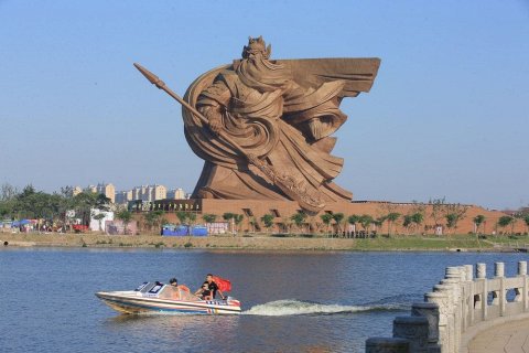 Гигантская статуя Гуань Юй в Китае