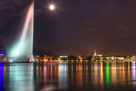 Фонтан Же-До на Женевском озере