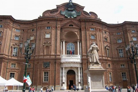 Палаццо Кариньяно в Турине